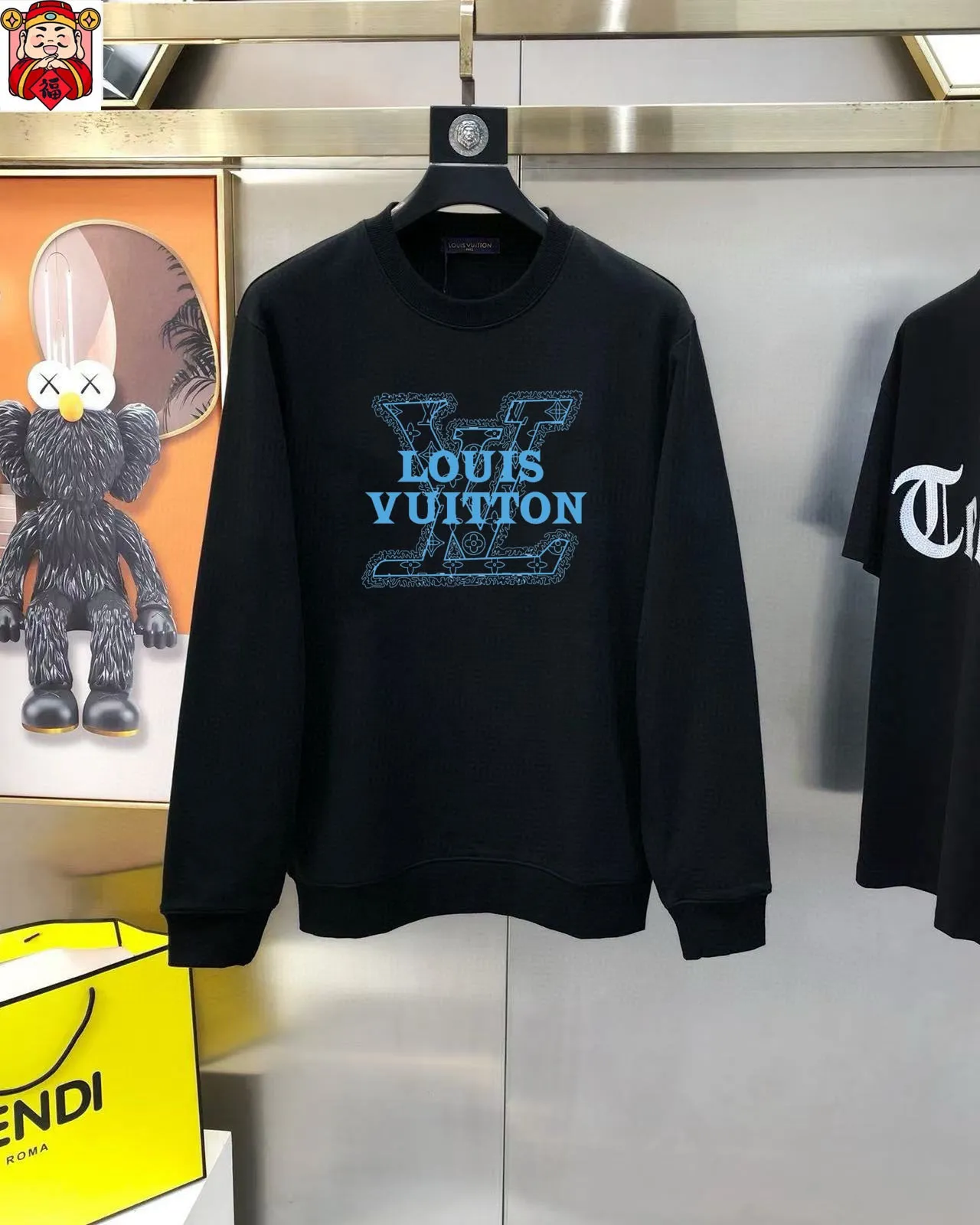 🅿️220 brand [LV Louis Vuitton] (good news for fat people) 2025ss autumn latest long-sleeved round-neck sweatshirt, on sale simultaneously on the official website. Refreshing and breathable. Made of top Tencel Roman. Comfortable and soft. 3D three-dimensional clarity. Super fashion sense. Great for gifting and keeping for yourself. Size: M-5XL (can wear up to 220 pounds)